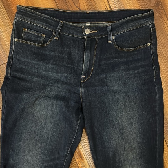 Levi’s women’s size 31 dark wash stretch - Picture 3 of 6